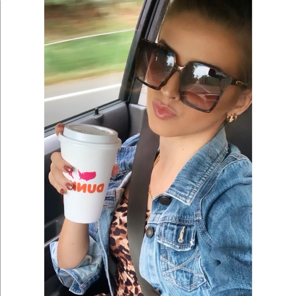 Meet your Posher, Ella